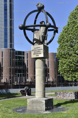 Gdańsk. Okolice ul. Wodopój. Skwer i pomnik Jana...