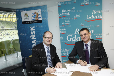 Gdansk. PGE Arena. Podpisanie umowy o wspolprace miedzy...