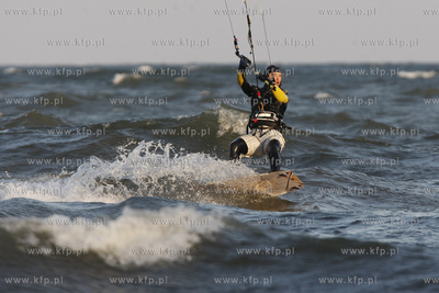 Gdynia Orlowo. Kitesurfing.
25.10.2011
fot. Krzysztof...