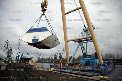 Port Gdanski. Basen weglowy. Rozladunek najciezszych...