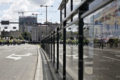 Gdansk. Demonstracja pracownikow firmy energetycznej...