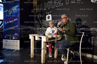 Gdynia. Cafeart U Muzyk'uff. Spotkanie z dziennikarzem...