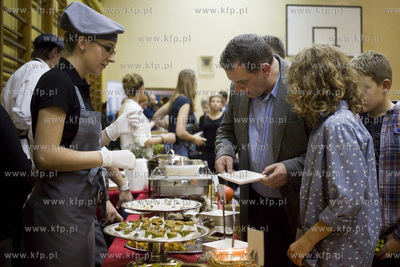 Gdańsk. Szkoła Podstawowa nr 44. Pierwsza kolacja...