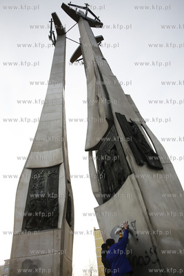 Nieznani sprawcy sprofanowali Pomnik Poległych Stoczniowców...