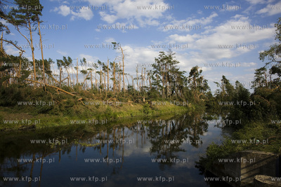 Skutki nawałnicy, która z piątku na sobotę przeszła...