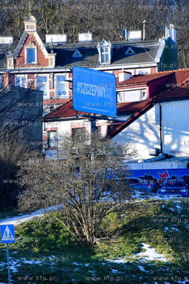Biskupia Górka. Bilboard zachęcający do szczepień...