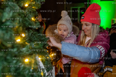 Uroczyste odpalenie światełek na choince wa Biskupiej...