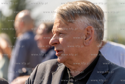 Gdańsk. Plac Solidarności. Symboliczne otwarcie bramy...
