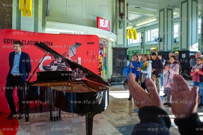 Hol Główny Dworca PKP w Gdyni. Festiwal Gdynia Classica...
