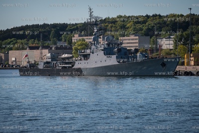 Port Wojenny Gdynia. Nz. Korweta ORP Kaszub (240)....