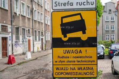 Gdańsk, okolice ul. Lektykarskiej. Znak ostrzegawczy...