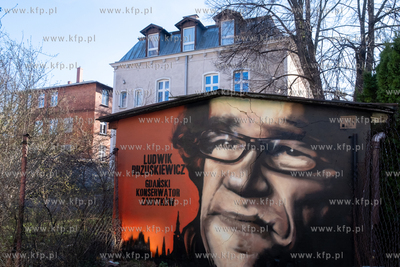 Gdańsk, ul. Partyzantów. Mural gdańskiego konserwatora...