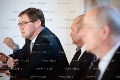 Gdansk. Ratusz Glownego Miasta. Konferencja prezentujaca...