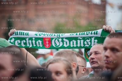 Gdansk. Scena na Targu Weglowym. Prezentacja druzyny...