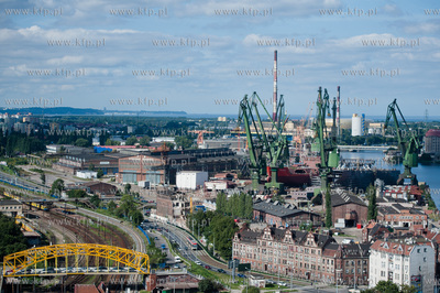Gdansk. Widok na Stocznie Gdanska z wiezowca Zieleniak.
04.09.2012
fot....