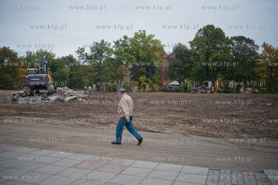Gdansk. Prace porzadkowe na Targu Siennym i Rakowym...