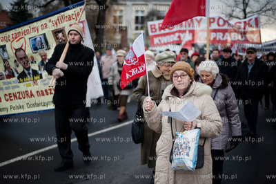 Gdansk. Marsz sympatykow Prawa i Sprawiedliwosci oraz...