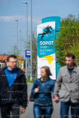 Sopot. Ul. Lokietka. Nowe witacze zamontowane na wjezdzie...