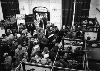 Wystawa zdjec z grudnia1970 i sierpnia1980 w Sieni...