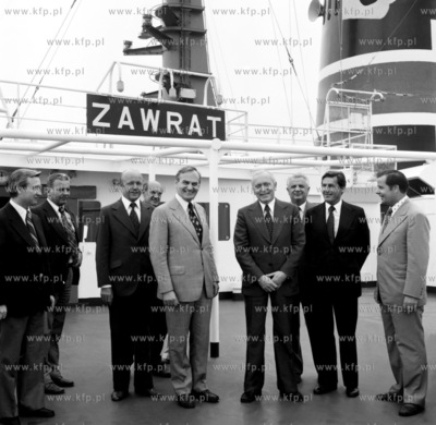 Goscie na pokladzie zbiornikowca Zawrat w Porcie Polnocnym...