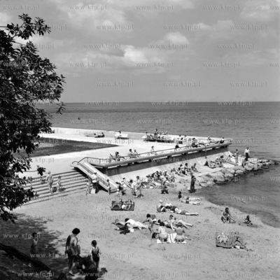 Plaza przed Bulawrem Nadmorskim w Gdyni. 
05.07.1970
0002485z_lipiec1970
Fot....