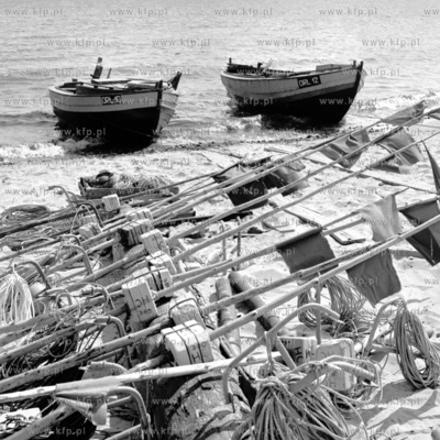 Lodzie rybackie na plazy w Gdyni Orlowie. 
14.04.1974
4kwiecien74_z.kosycarz_p38
Fot....