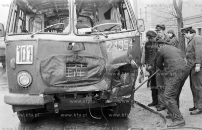 Czołowe zderzenie na ulicy 20 Października w Sopocie....