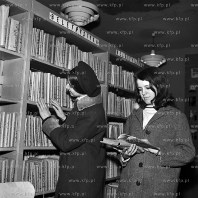 W bibliotece. 
01.1970
0002815z_styczen1970
Fot. Zbigniew...