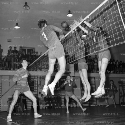 Mecz siatkówki mężczyzn.
1966
0004764z_1966
Fot....