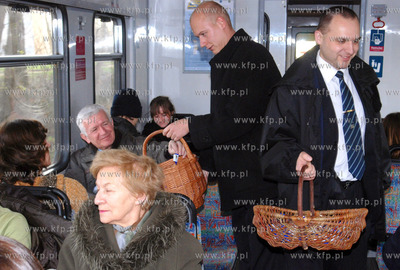 Z okazji Dnia Kolejarza pracownicy trojmiejskiej SKM...