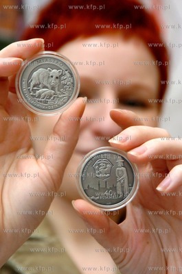Miastko wypuscilo okazjonalna srebrna monete o nominale...
