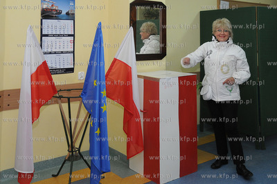 Gdynia. Wybory do Europarlamentu. Nz. Joanna Grajter...