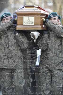 Cialo tragicznie zmarlego, w katastrofie lotniczej...