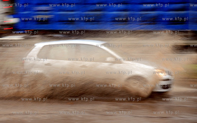 Gdynia. zbieg ul. Warszawskiej i Slaskiej. Zalane ulice...