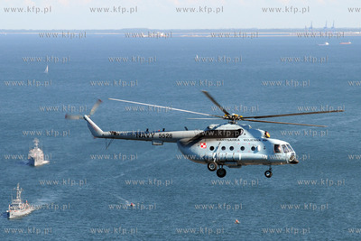 Parada z okazji obchodow Dni Morza i swieta Marynarki...