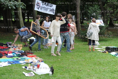 Sopot Fringe Festiwal. Kiermasz rekodziela na terenie...
