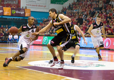 Hala Gryfia w Slupsku. Energa Czarni Slupsk wygrala...