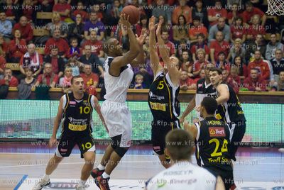 Hala Gryfia w Slupsku. Energa Czarni Slupsk wygrala...