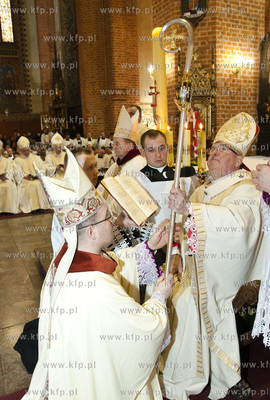 W Bazylice katedralnej w Pelplinie świecenia biskupie...