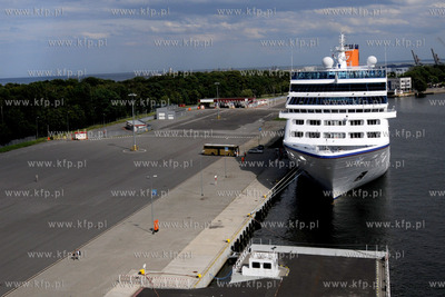 Statek wycieczkowy M/s Columbus 2 zacumowany przy Nabrzezu...