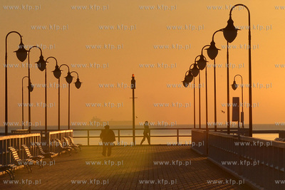 Wschod slonca na plazy w Gdyni Orlowie 18.02.2014 Fot....