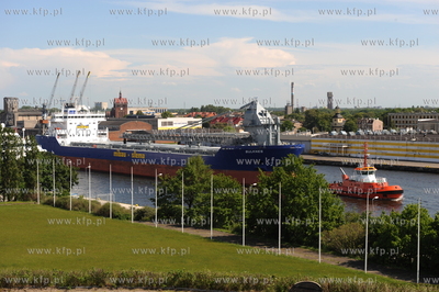 Do Gdańska przyplynal statek BULKNES z kruszywem pod...