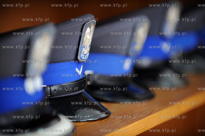 Czapki policyjne.10.02.2010fot. Wojtek Jakubowski...