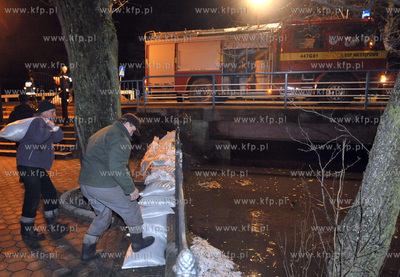 Wezbrane na skutek gwaltownej odwilzy i opadow deszczu...