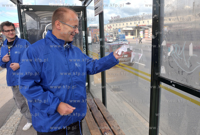 Akcja - "Czyste Przystanki" w ramach kampanii Zmieniamy...