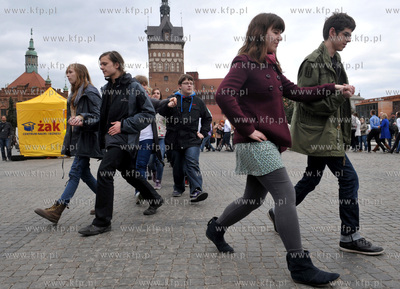 Gdansk. Targ weglowy. I Miejski Polonez Maturzystow....
