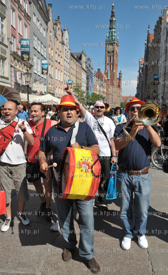 Ulice Dluga i Dlugi Targ w Gdansku dzien przed meczem...