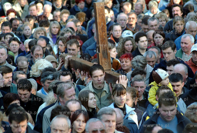 Droga Krzyzowa w Kalwarii Wejherowskiej.
09.04.2004
fot....