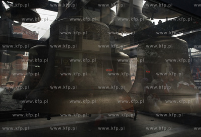 Gdansk. Parada z okazji Swieta Niepodleglosci. Nz mobilny...