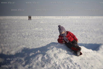 Sopot. Zamarznieta Zatoka Gdanska.
23.02.2011
fot....